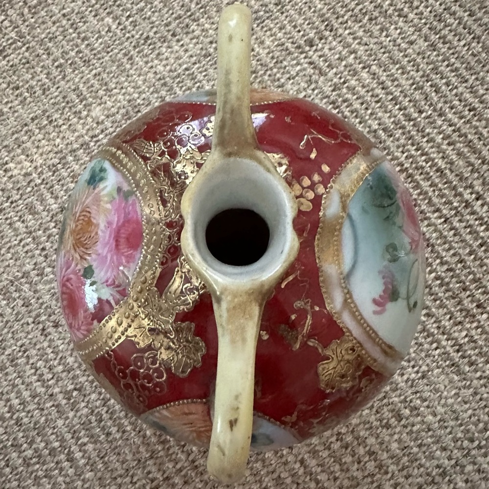 Antique Victorian Guilted Footed Vase - Picture 6 of 6